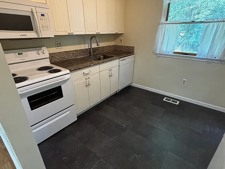 11503 Belair Rd — Photo 5
