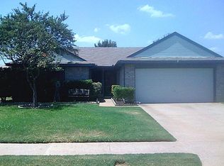 1110 Trenton Ln, Euless, TX 76040