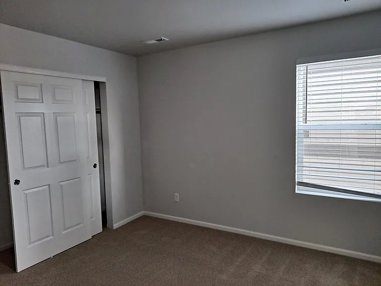 470 Hyde Park Cir — Photo 10