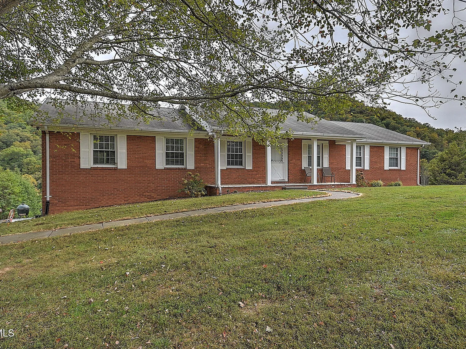 4 bed, 3.0 bath, 3480 sqft, $2,900 — Photo 2