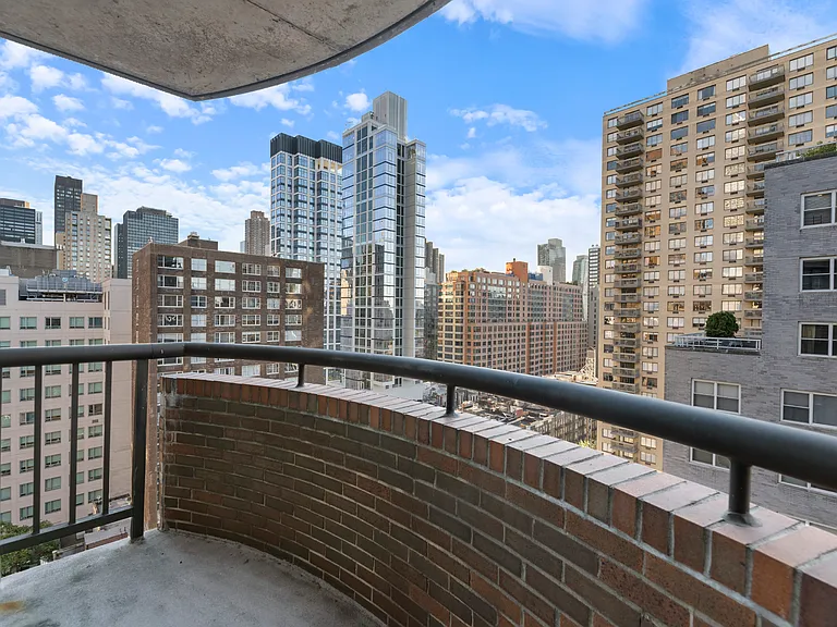 157 E 32nd St #18B — Photo 9
