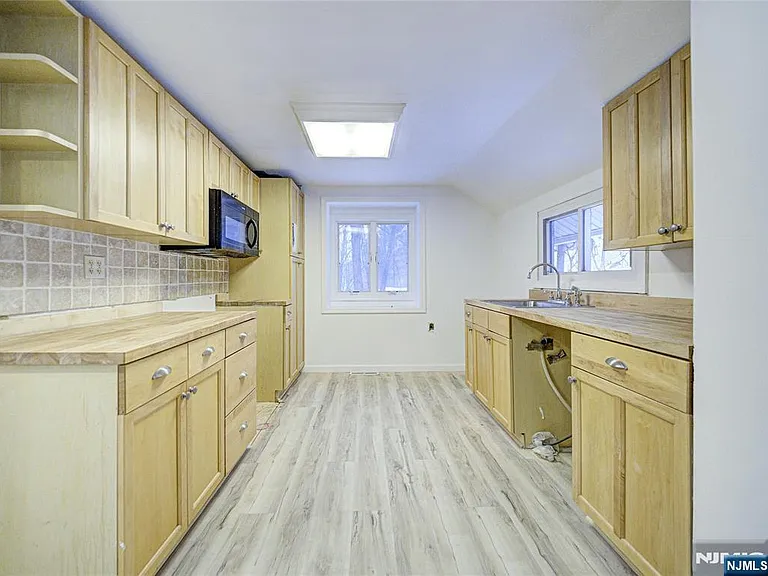 240 Acabonack Rd — Photo 5