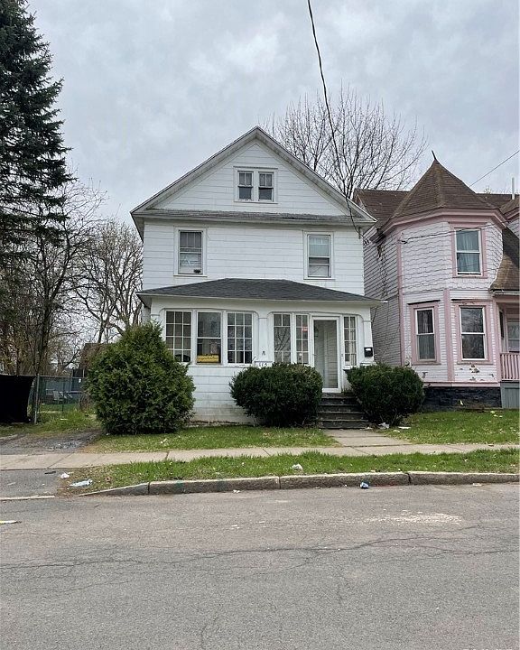 1st image of 115 Elmhurst Ave