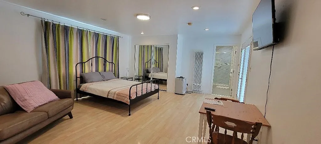 Studio, 625 sqft, $2,200 — Photo 3