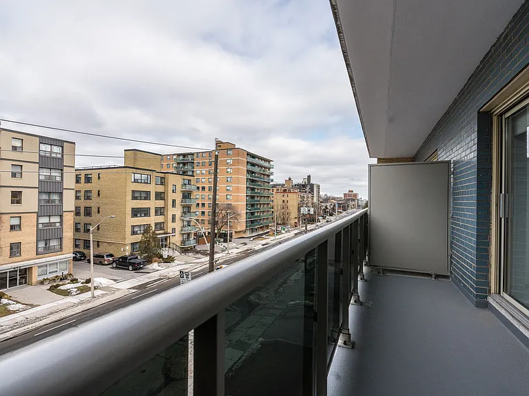 365 Eglinton Ave E — Photo 9