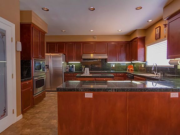 4th image of 687 Bourne Ct