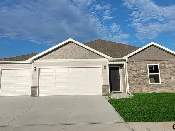 1702 Taylor Ln, Fremont, NE 68025
