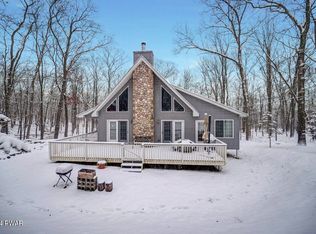 138 Deer Trail Dr, Hawley, PA 18428
