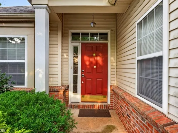 14 Daulton Dr, Franklin Twp., NJ 08873