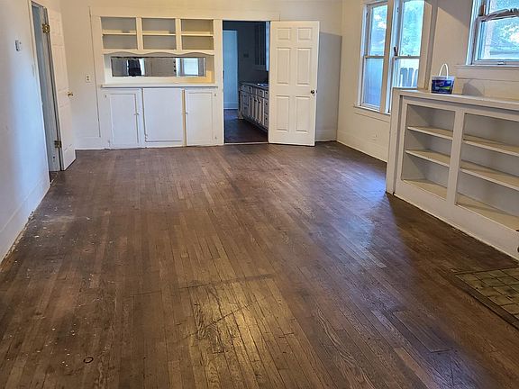2nd image of 1009 S New Braunfels Ave APT 1