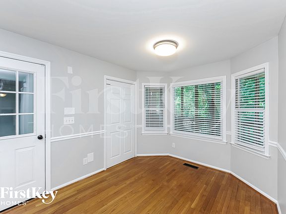 5th image of 6713 Thornwood Ct