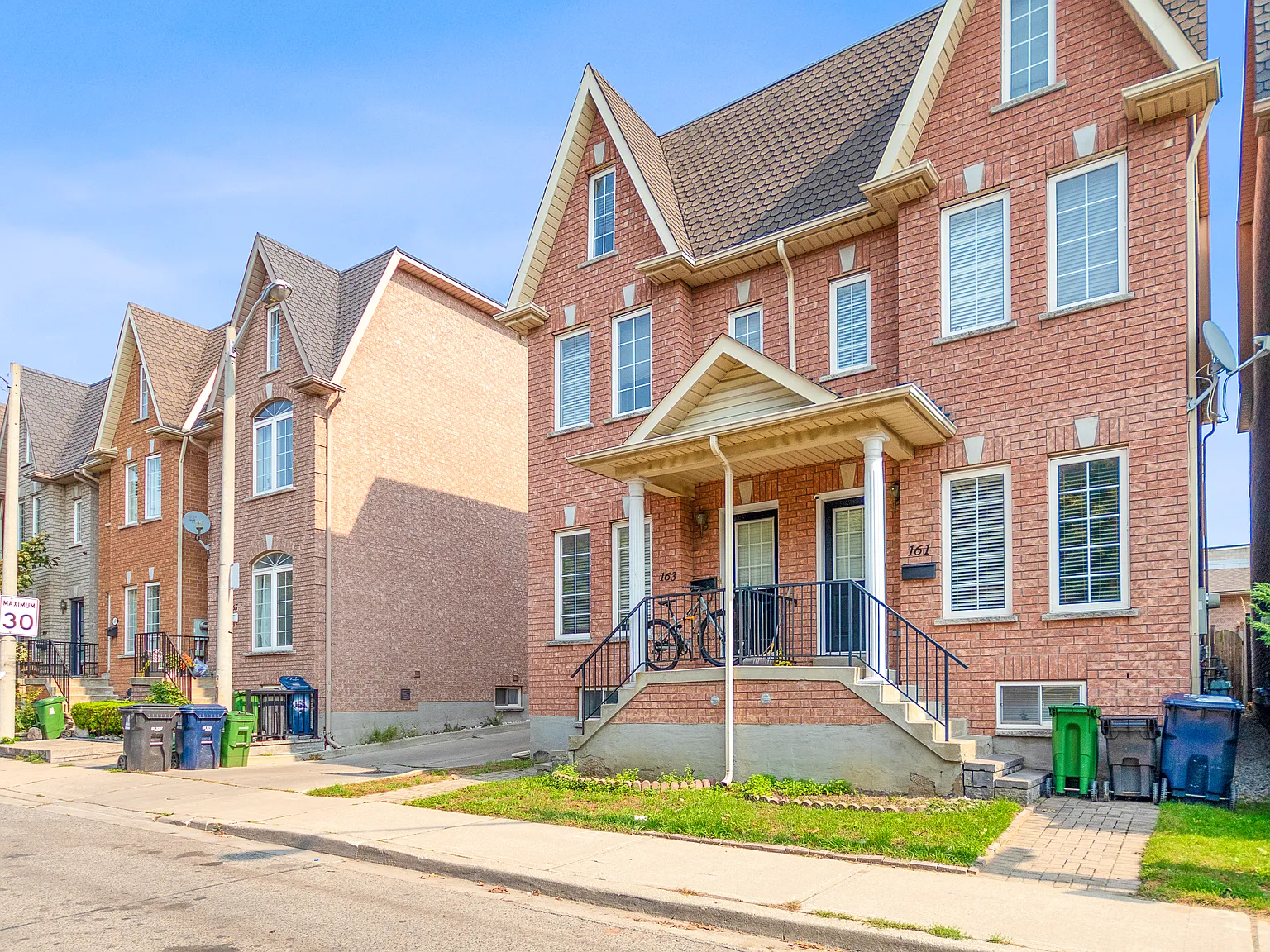 163 Rankin Crescent — Photo 1