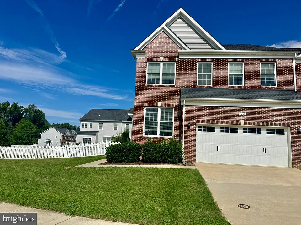1005 Clover Cir