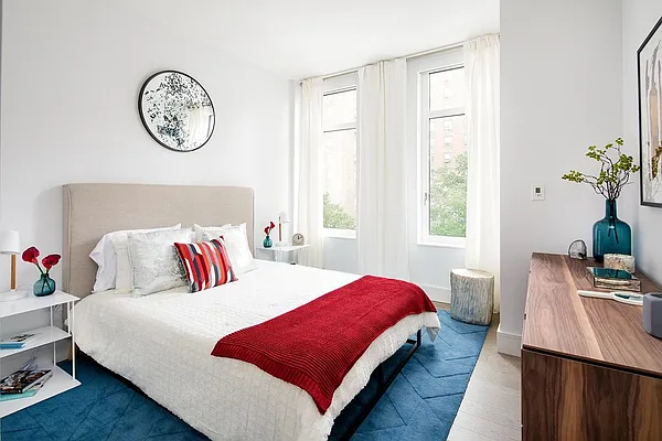 Rented by Extell Marketing Group LLC | media 15