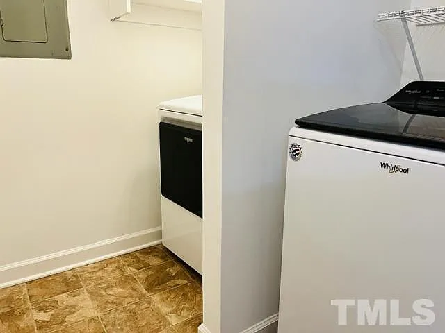2112 N Hills Dr — Photo 12
