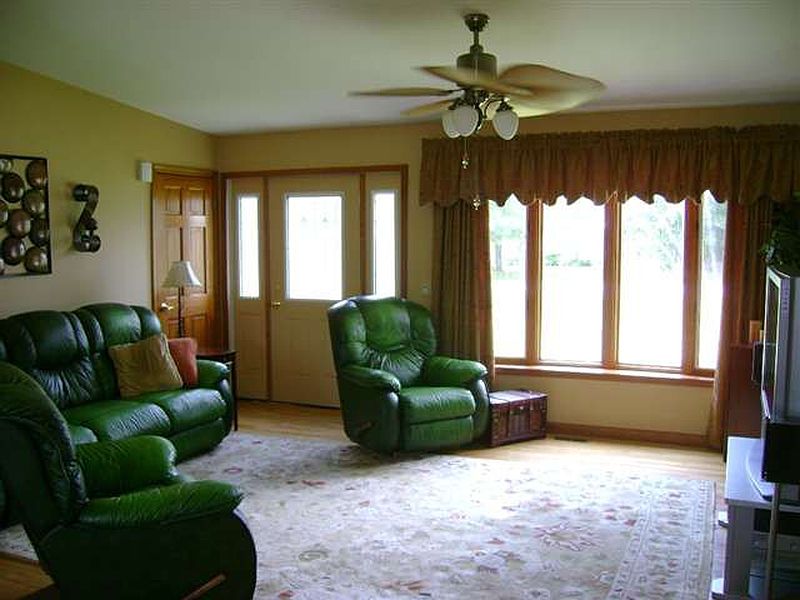 4th image of 14 BIRCH KNOLL Drive