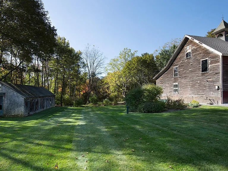 352 Thoreau St — Photo 4