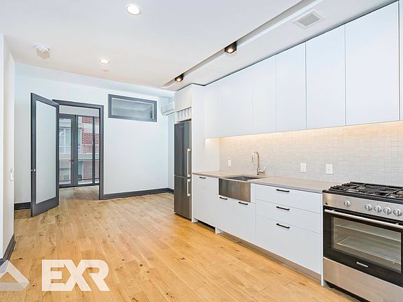 4th image of 42-22 27th St Unit 1309