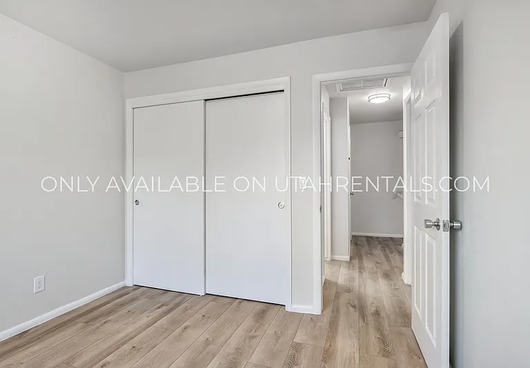 30 E 925 N — Photo 13