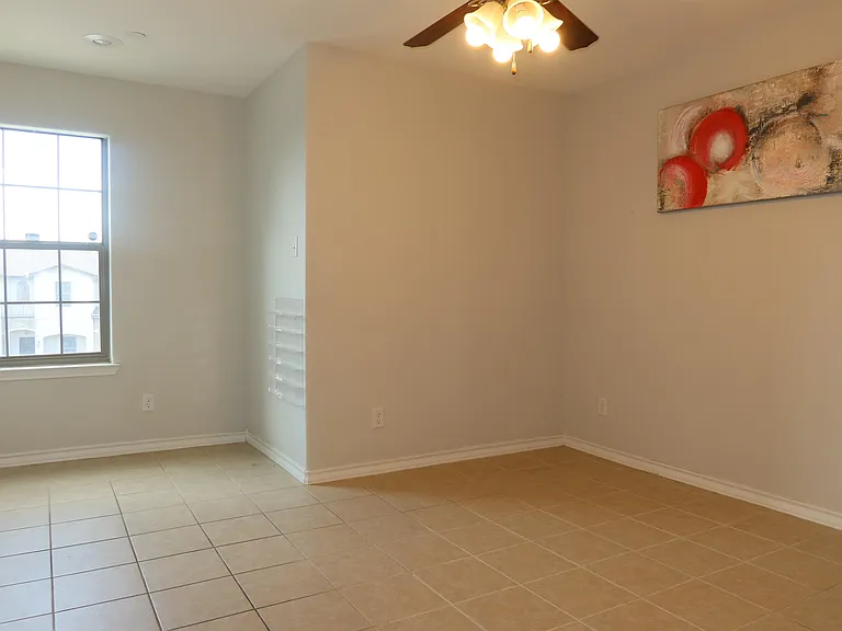 602 Basswood Dr #201 — Photo 9