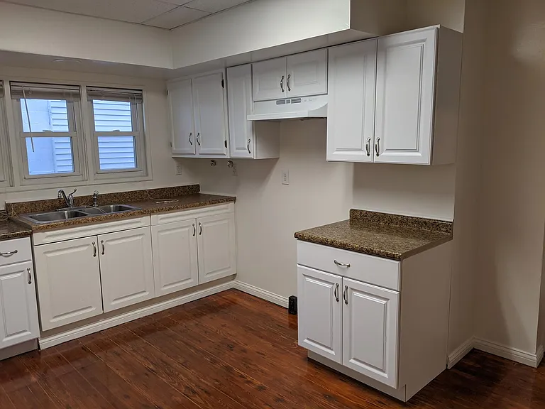 2443 S Dixie Dr — Photo 6