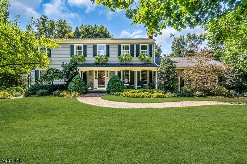 1st image of 522 Golf Links Dr