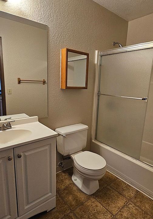 2nd image of 260 Linden St #9