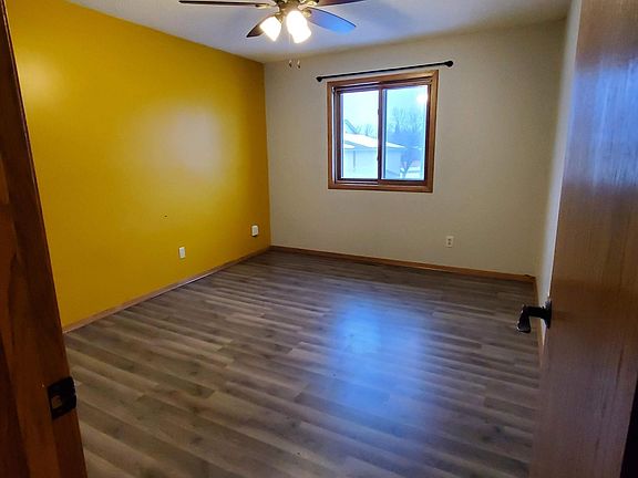 5th image of 11179 Edgewood Cir N