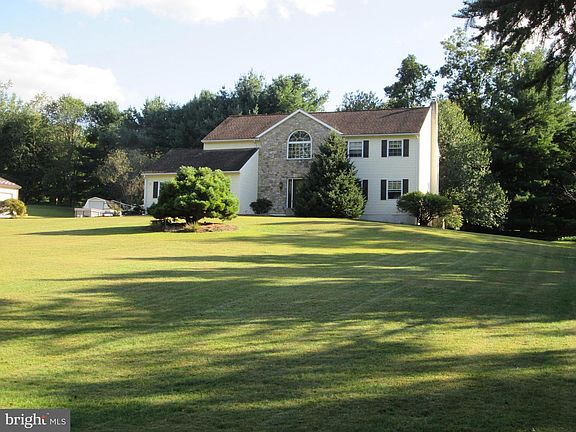 3rd image of 12 Lehland Dr