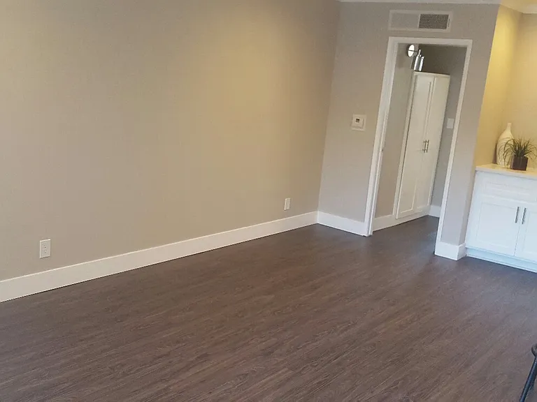 4225 Longridge Ave — Photo 30