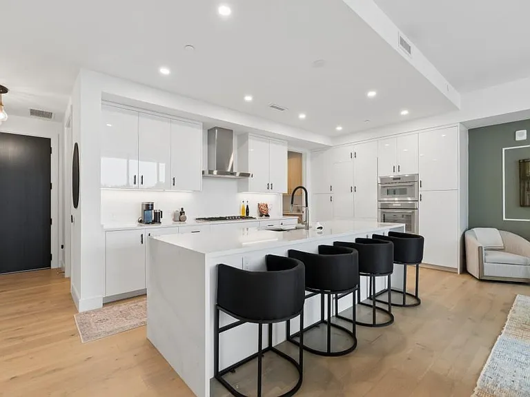 2425 Peachtree Rd NE #607 — Photo 6