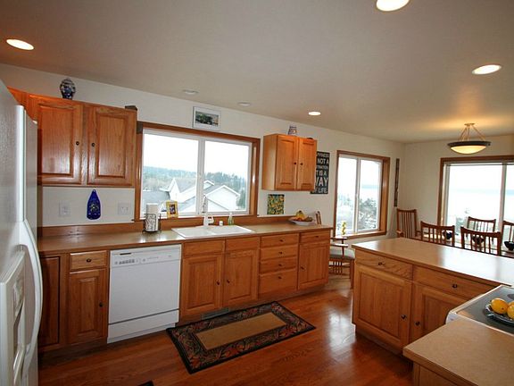 4th image of 278 Burke Dr