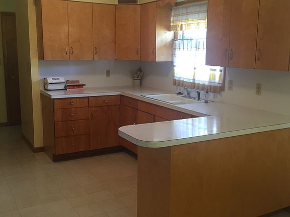 3rd image of 12 N Circle Dr