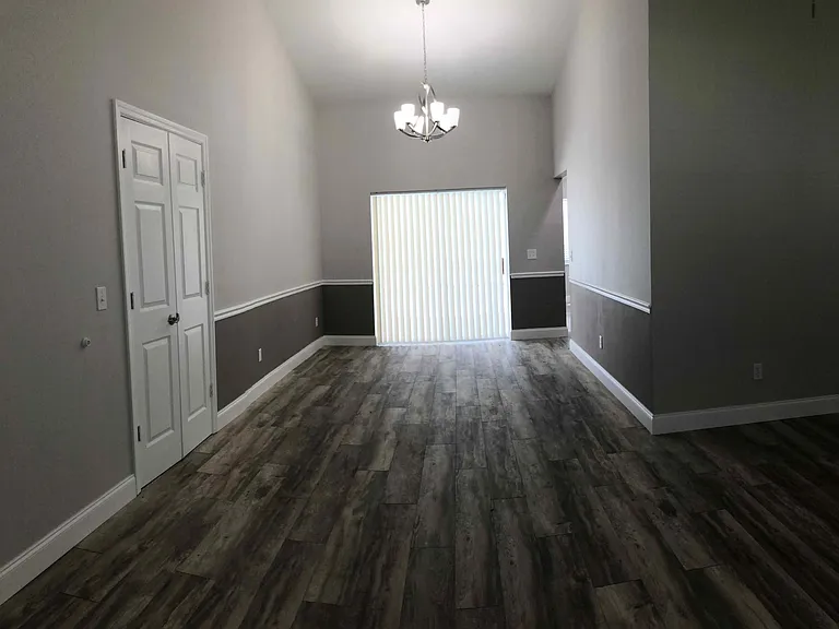 545 Grace St — Photo 11