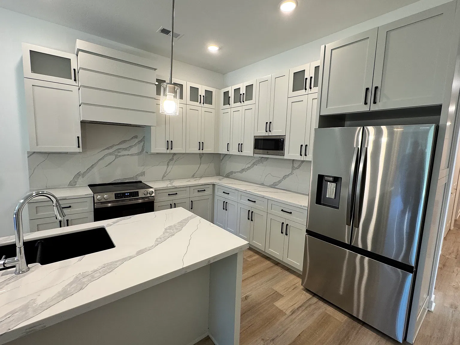 3 bed, $2,375 — Photo 2