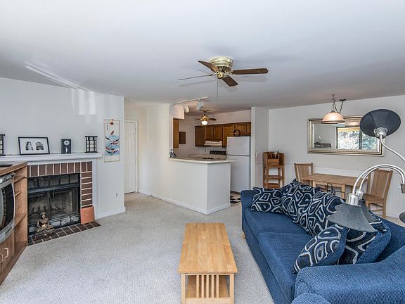 3rd image of 1054 Anna Knapp Blvd APT 1E