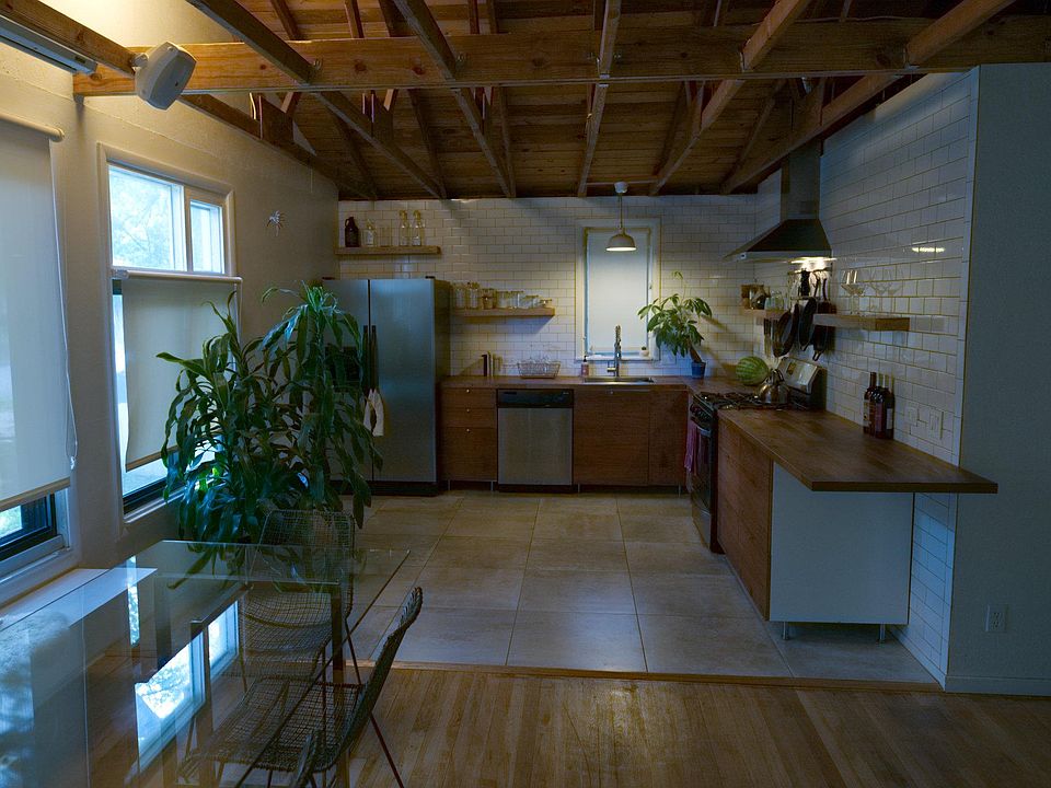 1st image of 1409 Broadmoor Dr