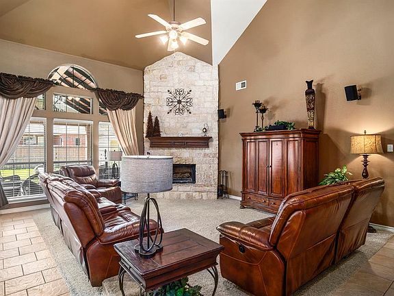 4th image of 3808 Applesprings Dr