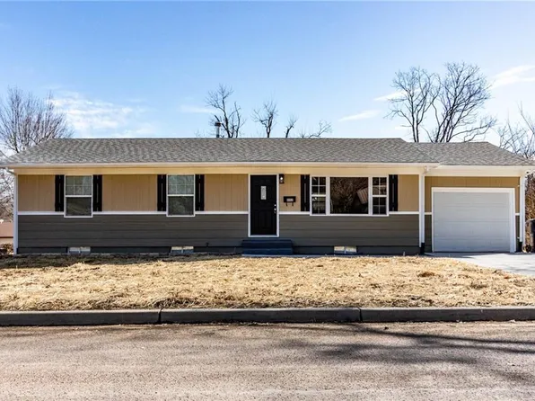 802 S Washington Ave, Knob Noster, MO 65336