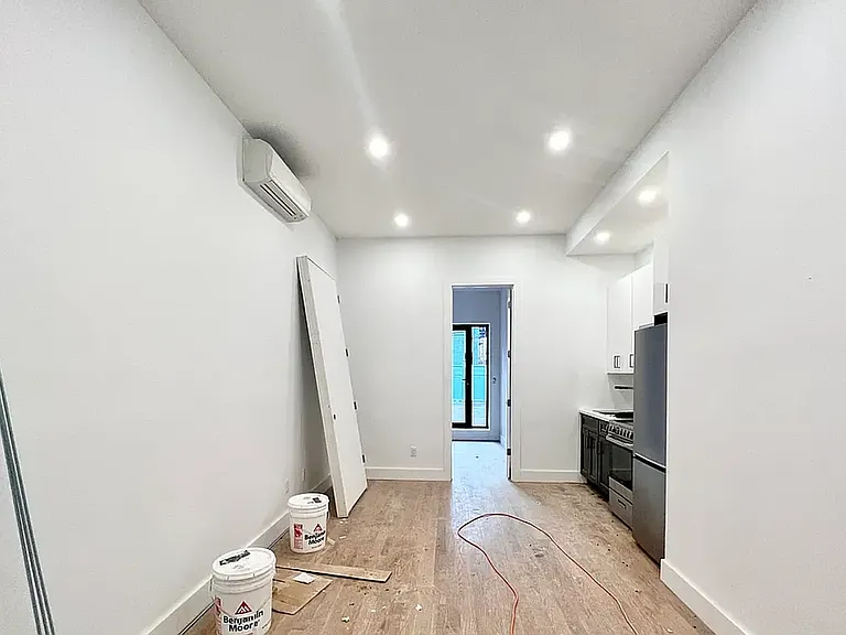 435 Dekalb Ave #1R — Photo 3
