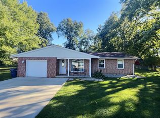 8205 W Greenview Dr, Muncie, IN 47304