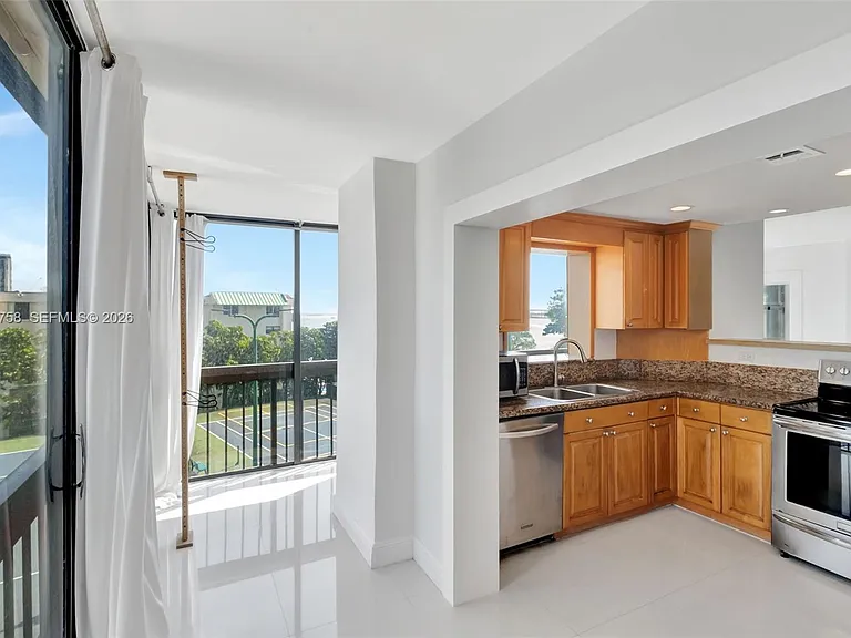 2333 Brickell Ave #305 — Photo 10