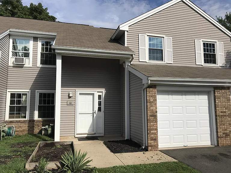101 Renaissance Ln — Photo 1