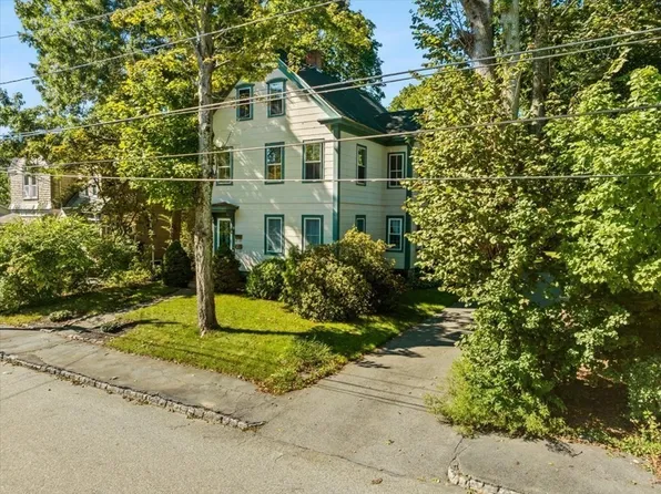 11 Chester St, Taunton, MA 02780