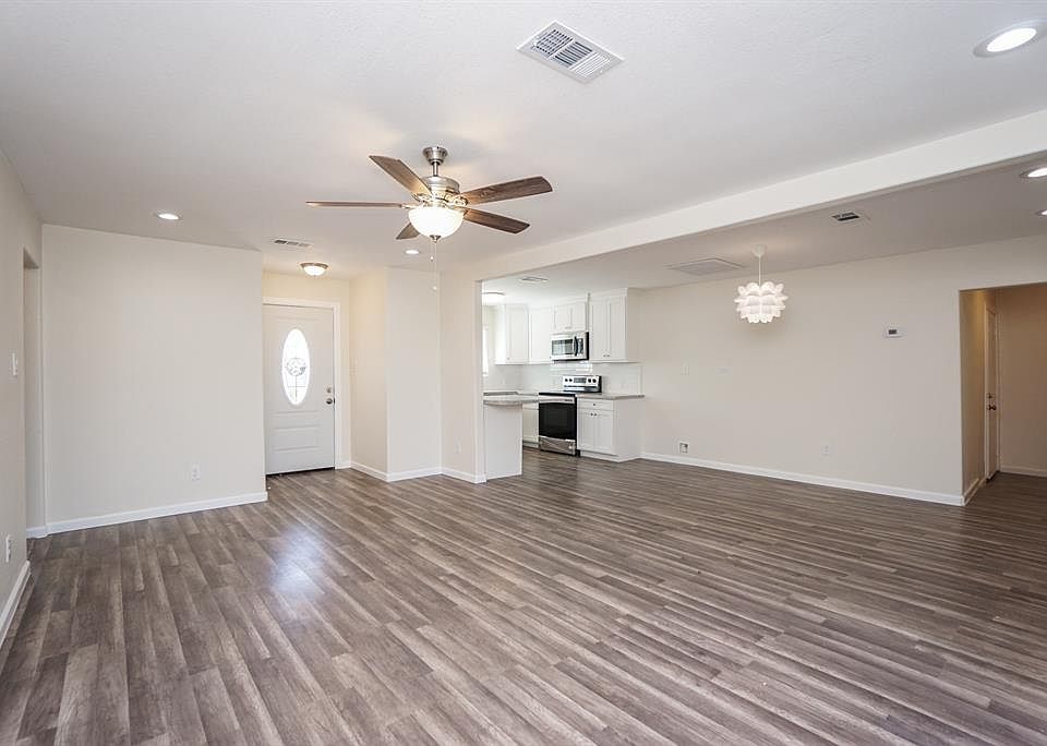 2nd image of 6171 Lyndhurst Dr