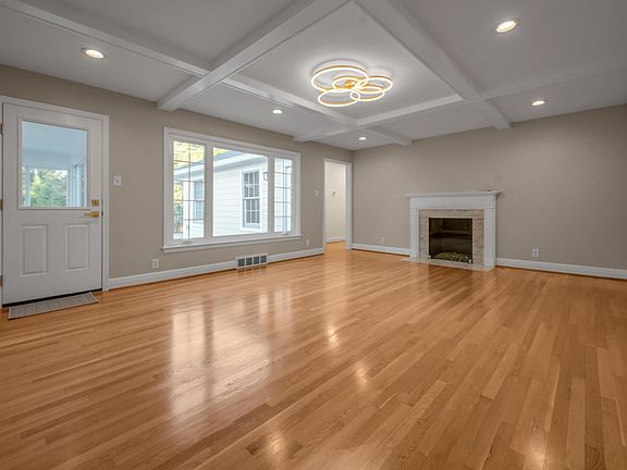 5th image of 1820 Richmond Rd