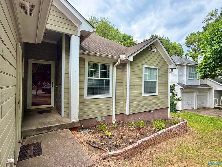 105 Sugarwood Ct — Photo 2