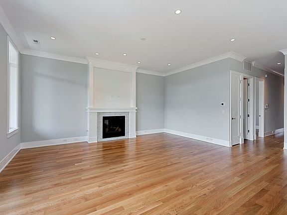 3rd image of 1235 N Greenview Ave #A