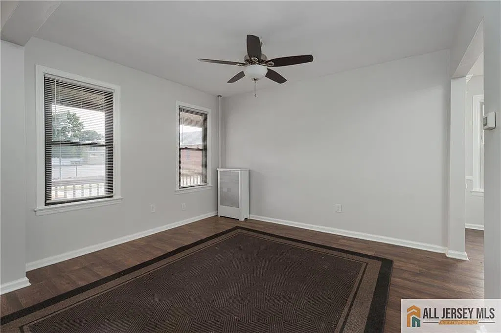 3 bed, 2.0 bath, 1091 sqft, $3,700 — Photo 4