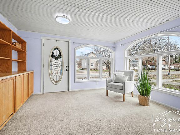 5th image of 603 W Maple St